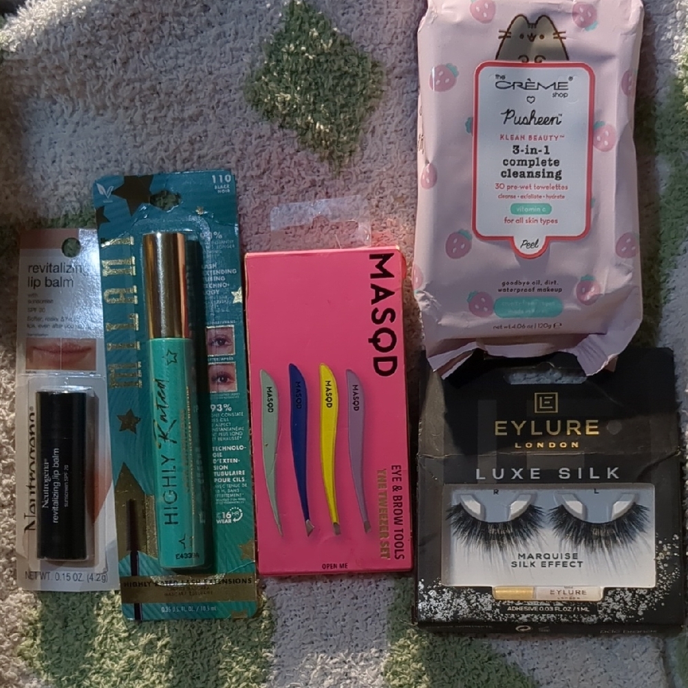 Misc Makeup Products - (4) Tweezers Lip Balm Lashes Mascara & Towelettes